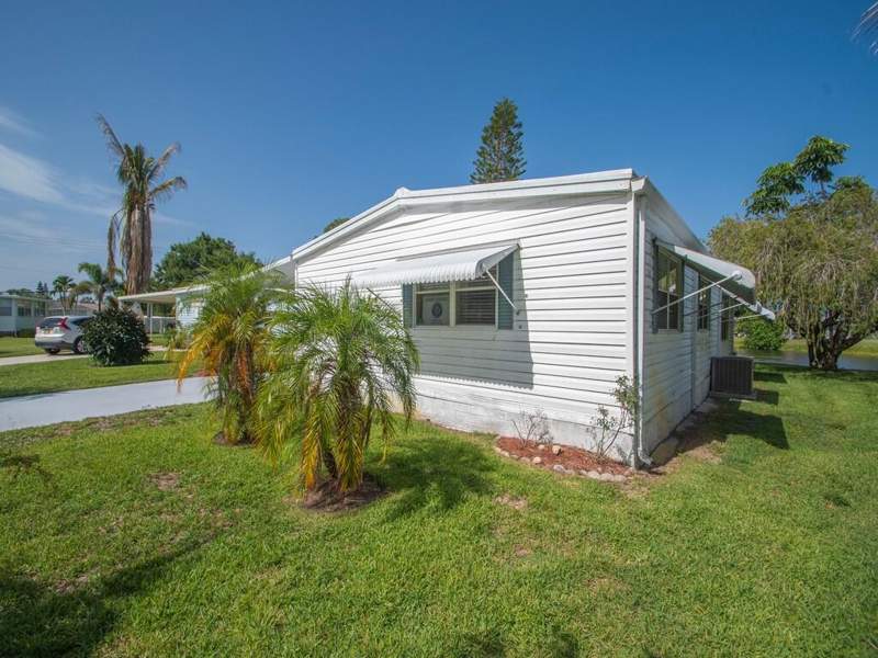 2 bedroom Manufactured Home at 42 Village Lane, Pinelake Village, Jensen Beach — photo 4
