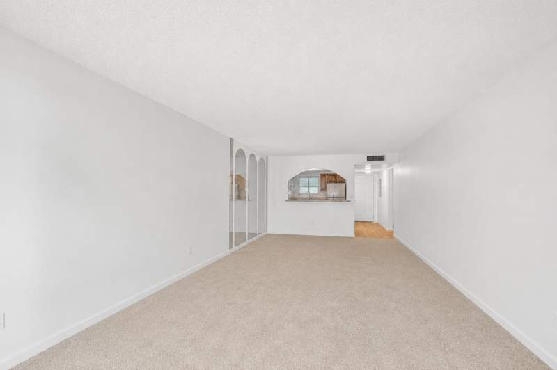 2 bedroom Condominium at 3186 Via Poinciana #114, Poinciana Lakes Condo, Lake Worth — photo 2