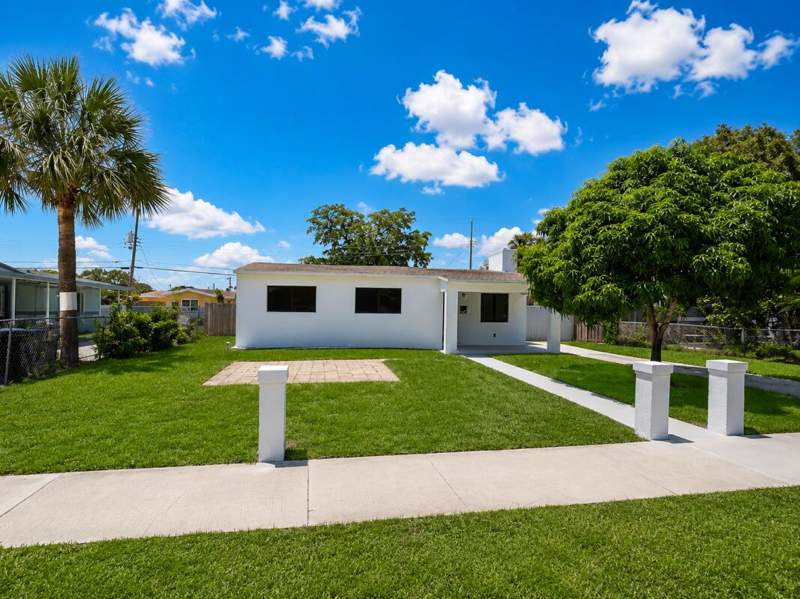 3 bedroom Single Family Residence at 235 SW 21st Way, Woodland Park Amd Plat, Fort Lauderdale — photo 2