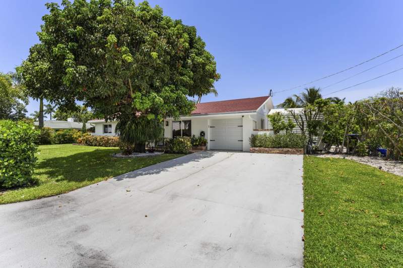 4 bedroom Single Family Residence at 8416 Pine Tree Lane, Lake Clarke Waterway Estates 1, Lake Clarke Shores — photo 5