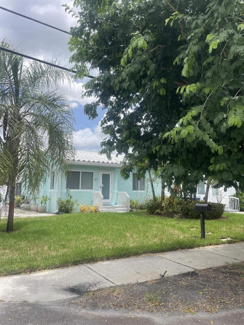 2 bedroom Single Family Residence at 617 SW 9TH Street, PINEWOOD PLACE RESUB PT, Fort Lauderdale — photo 1