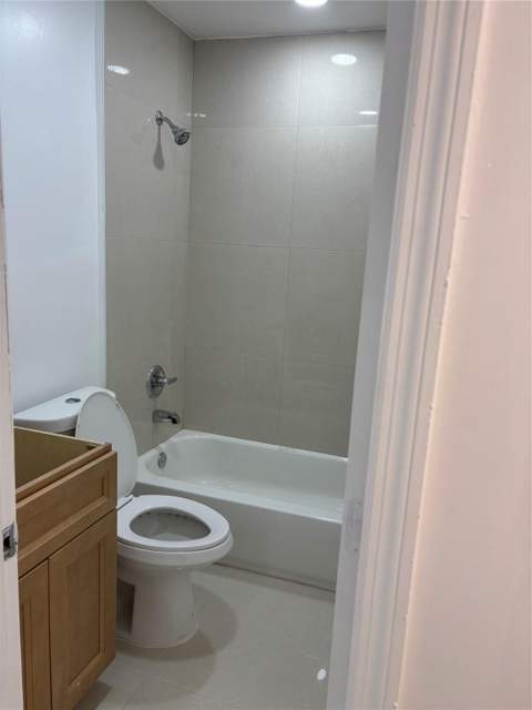 5635 Grant Street, Hollywood FL - photo 7 of 31