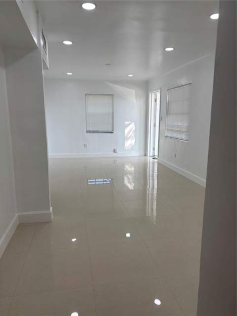 5635 Grant Street, Hollywood FL - photo 11 of 31