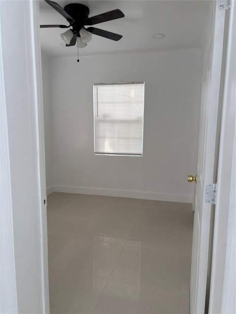 5635 Grant Street, Hollywood FL - photo 12 of 31