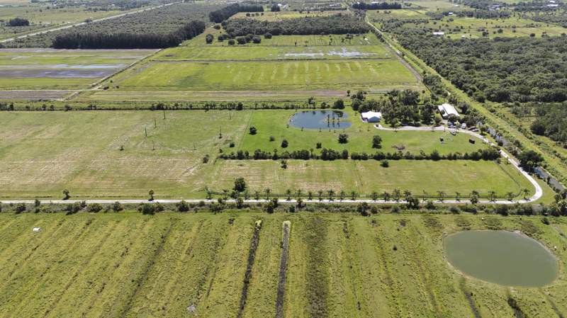 2 bedroom Single Family Residence at 18601 Orange Avenue, Metes And Bounds, Fort Pierce — photo 4