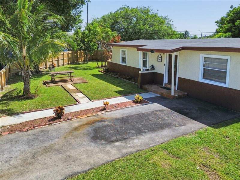 4 bedroom Single Family Residence at 1313 NW 13th Court, Lauderdale Manors Add Rev Plat, Fort Lauderdale — photo 2