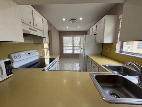 5750 NW 64th Avenue #201, Tamarac FL - photo 7 of 24