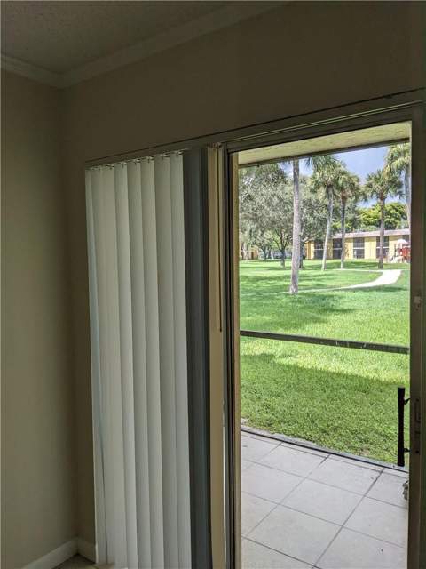 401 Meadows Circle, Boynton Beach FL - photo 6 of 8