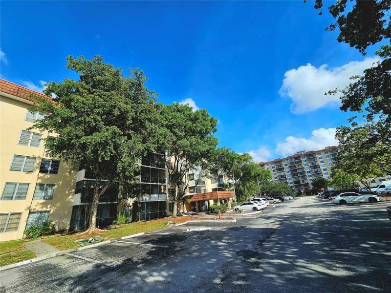 2 bedroom Condominium at 4172 Inverrary Drive #410, Manors Of Inverrary I-7, Lauderhill — photo 2