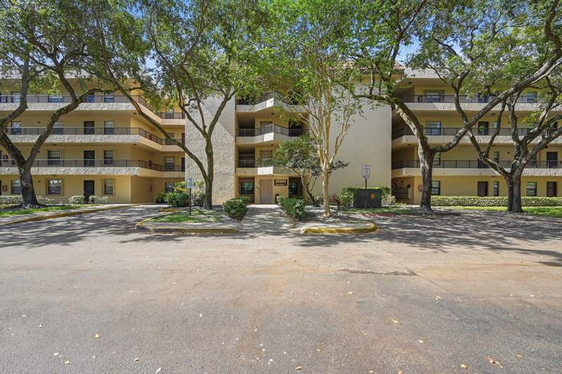 2 bedroom Condominium at 10501 W Broward Boulevard #405, Plantation Racquet Club, Plantation — photo 2
