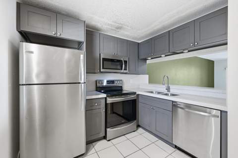 10501 W Broward Boulevard #405, Plantation FL - photo 9 of 38