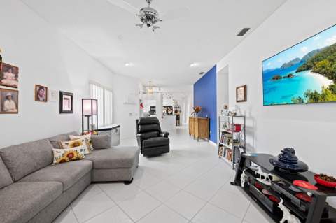 10156 Lombardy Drive, Tamarac FL - photo 6 of 23
