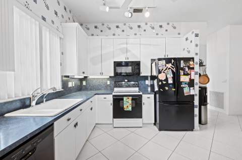10156 Lombardy Drive, Tamarac FL - photo 8 of 23