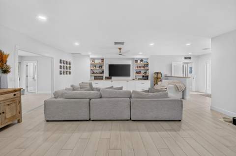 15 Holly Drive, Boynton Beach FL - photo 9 of 84