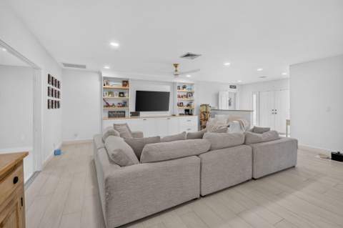 15 Holly Drive, Boynton Beach FL - photo 10 of 84