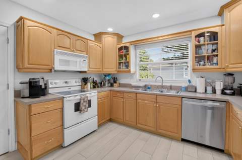 15 Holly Drive, Boynton Beach FL - photo 17 of 84