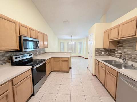 1613 SW Whipple Avenue, Port St. Lucie FL - photo 9 of 35