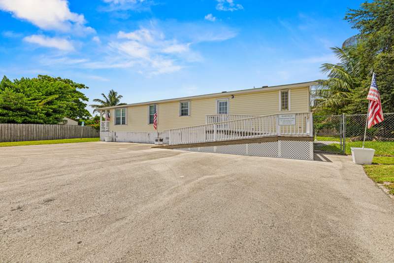 3 bedroom Manufactured Home at 10105 SW Sandalfoot Boulevard, Watergate Mobile Home, Boca Raton — photo 3