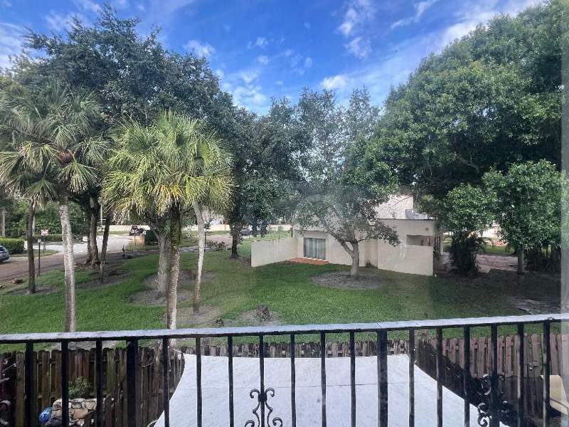 2 bedroom Townhouse at 113 NW 115th Terrace, Chateaulaine, Plantation — photo 2