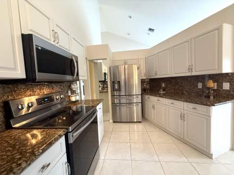 9392 Cascade Court, Boynton Beach FL - photo 18 of 77