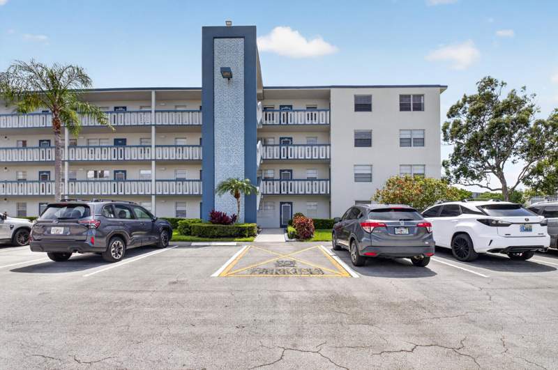 2 bedroom Condominium at 4022 Lincoln B, Lincoln/ Century Village, Boca Raton — photo 2