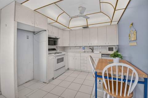 4022 Lincoln B, Boca Raton FL - photo 8 of 39