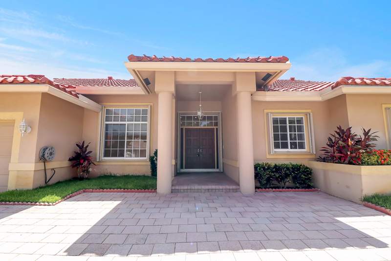 4 bedroom Single Family Residence at 551 NW 108th Avenue, Westport 2nd Section, Plantation — photo 4