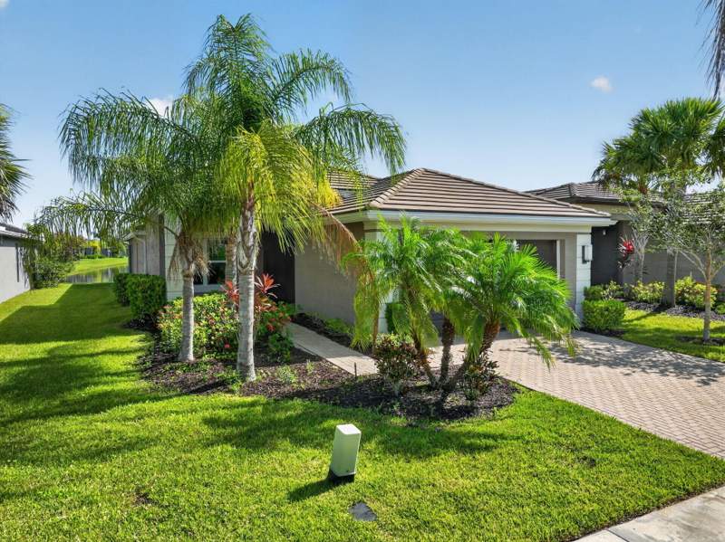 3 bedroom Single Family Residence at 10542 SW Sunray Street, Valencia Cay-Riverland, Port St. Lucie — photo 4