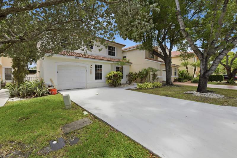 4 bedroom Single Family Residence at 10837 NW 46th Drive, Kensington South, Coral Springs — photo 2