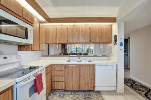 1524 Whitehall Drive #406, Davie FL - photo 8 of 58