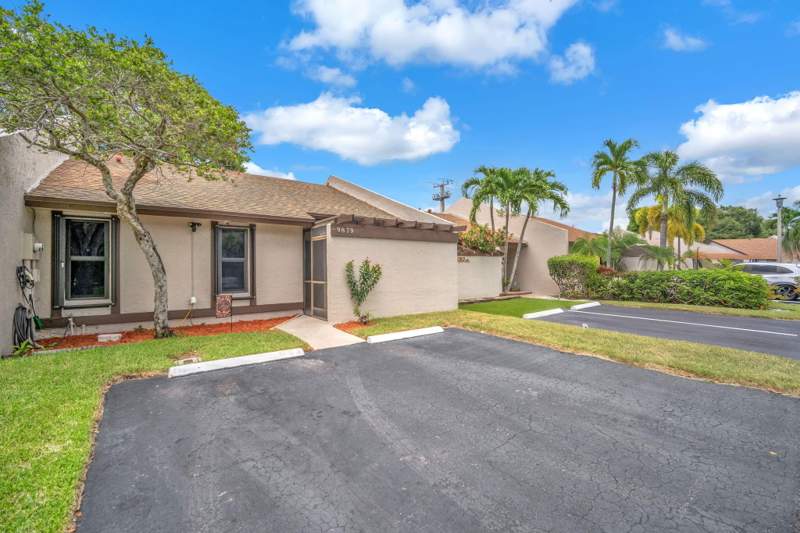 2 bedroom Villa at 9879 NW 16th Court, Everglades Sugar & Land Co, Pembroke Pines — photo 2