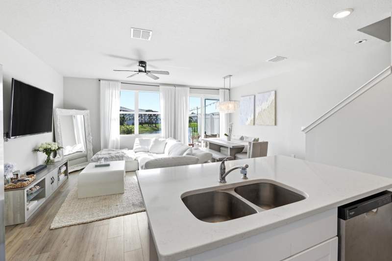 3 bedroom Townhouse at 5650 Enclave Drive, Enclave At Mangonia Park, Mangonia Park — photo 5