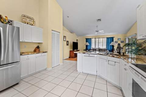 157 Monterey Way, Royal Palm Beach FL - photo 16 of 47