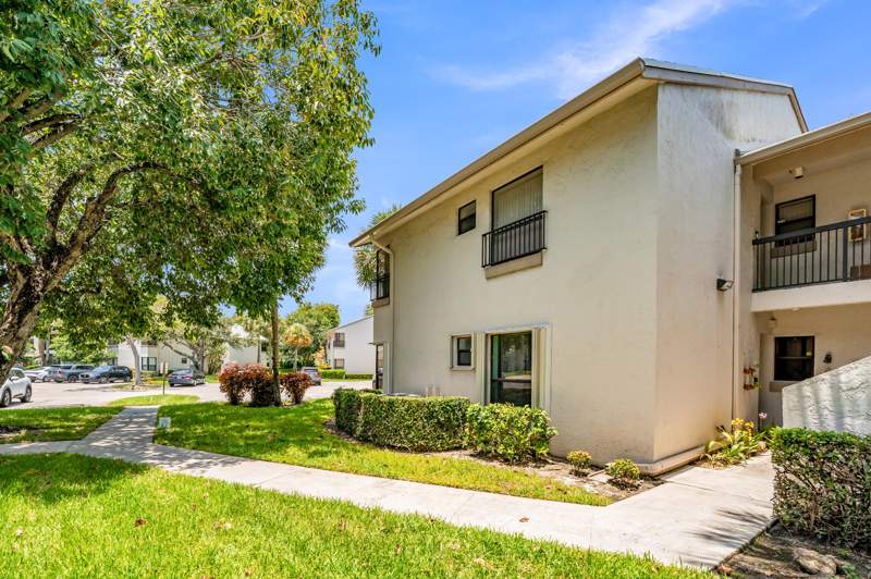 3 bedroom Condominium at 3729 NW 35th Street, Karanda Village Vi-A Condo, Coconut Creek — photo 4