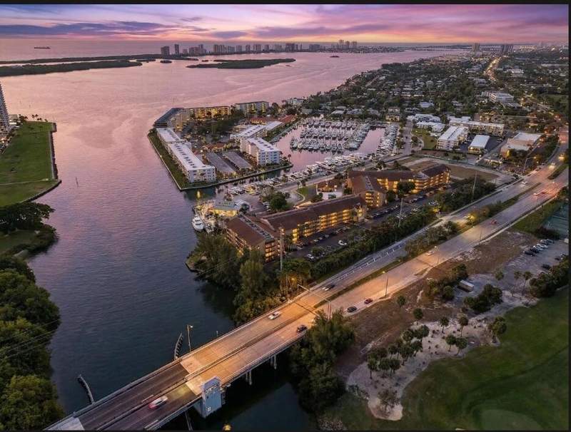 2 bedroom Condominium at 1036 US Highway 1 #121, Marina Bay Cond Decl Filed 3-20-81, North Palm Beach — photo 2