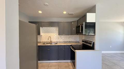 607 N 19th Street, Fort Pierce FL - photo 9 of 30