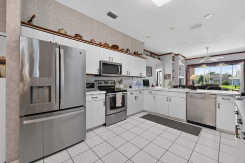 562 NW Lambrusco Drive, Port St. Lucie FL - photo 17 of 86