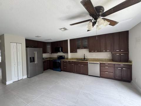 816 Summit Lake Drive, West Palm Beach FL - photo 8 of 24