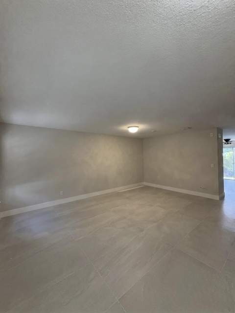 816 Summit Lake Drive, West Palm Beach FL - photo 6 of 24