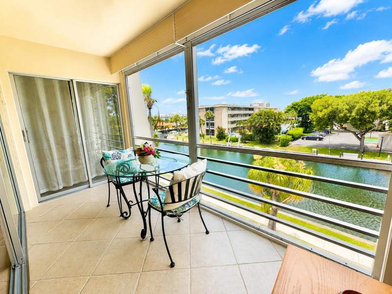 1 bedroom Condominium at 773 Jeffery Street #4-304, French Village Condo, Boca Raton — photo 2