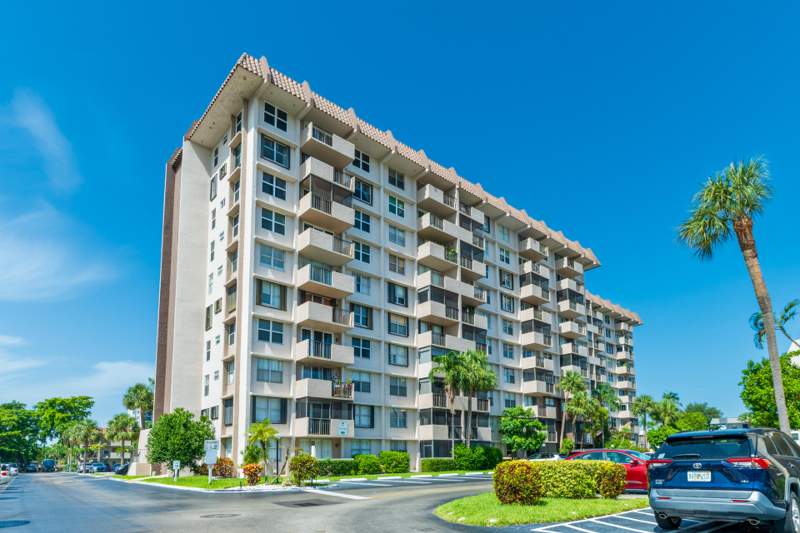 1 bedroom Condominium at 777 S Federal Highway #Rp906, Island Club Two Condo, Pompano Beach — photo 2