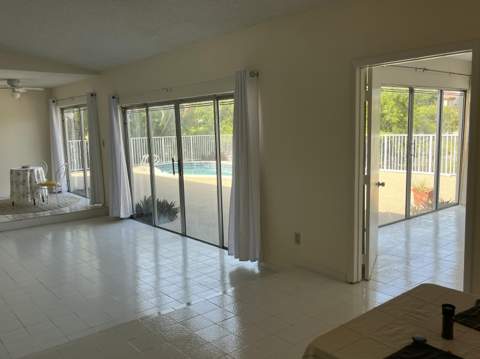 4804 Mango Drive, Tamarac FL - photo 10 of 34