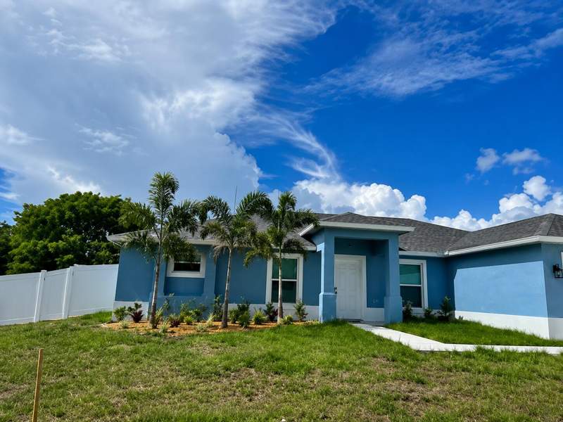 4 bedroom Single Family Residence at 2352 SW Plum Court, Port St Lucie Section 35, Port St. Lucie — photo 3