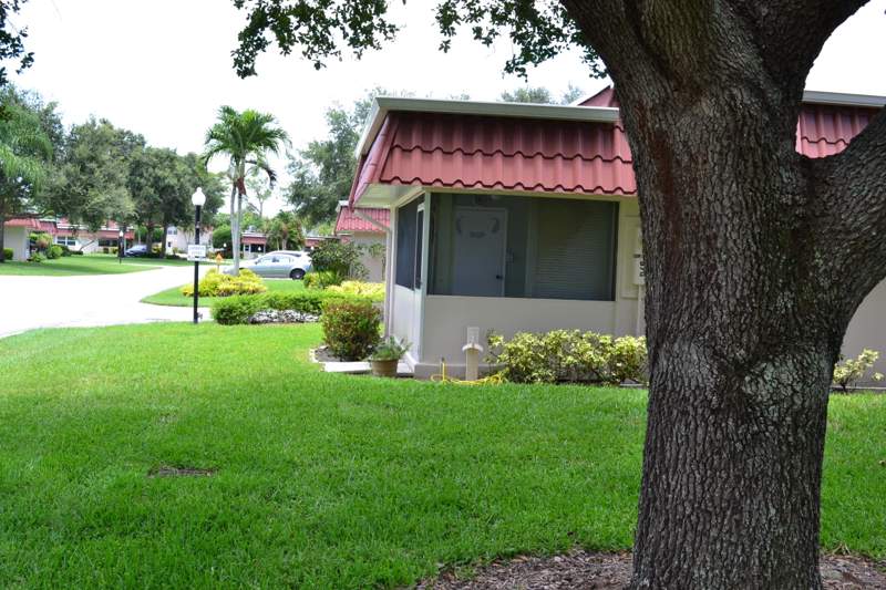 2 bedroom Villa at 570 Laconia Circle, Covered Bridge Condo, Lake Worth — photo 4