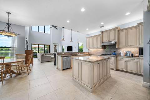 16884 Strasbourg Lane, Delray Beach FL - photo 10 of 44