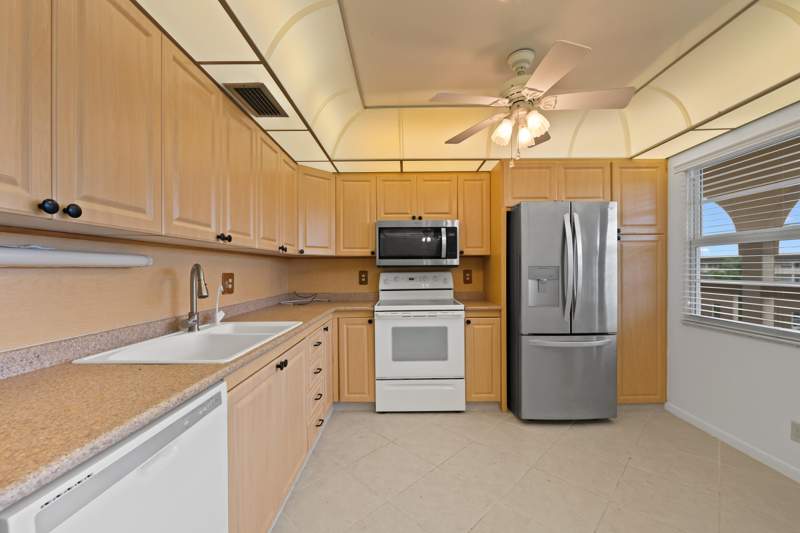 2 bedroom Condominium at 2202 Lucaya Bend #D4, Lucaya Village 2-A Condo, Coconut Creek — photo 3