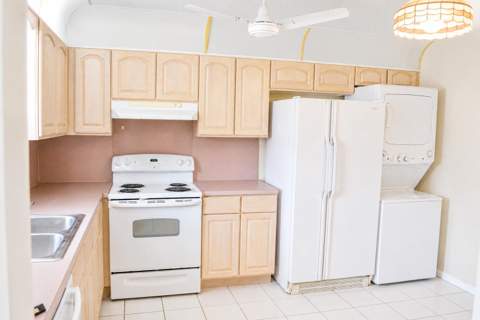 570 Laconia Circle, Lake Worth FL - photo 7 of 21