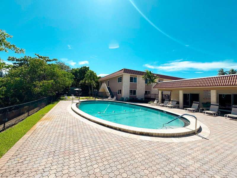 2 bedroom Condominium at 124 NE 19th Court #B102, Manor Grove Village One Inc, Wilton Manors — photo 2