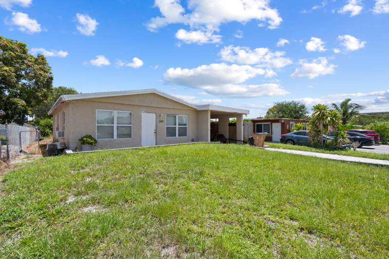 3 bedroom Single Family Residence at 242 SW 3rd Street, Carver Heights, Deerfield Beach — photo 3