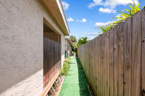 242 SW 3rd Street, Deerfield Beach FL - photo 8 of 20